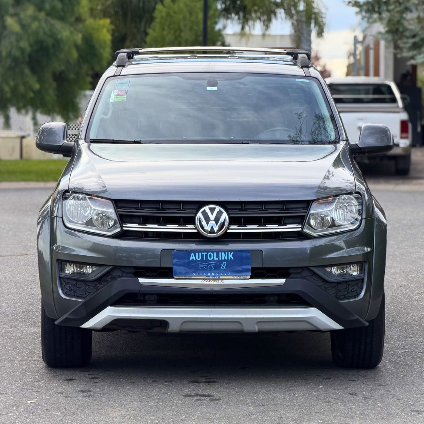 Volkswagen Amarok Gris, vista frontal