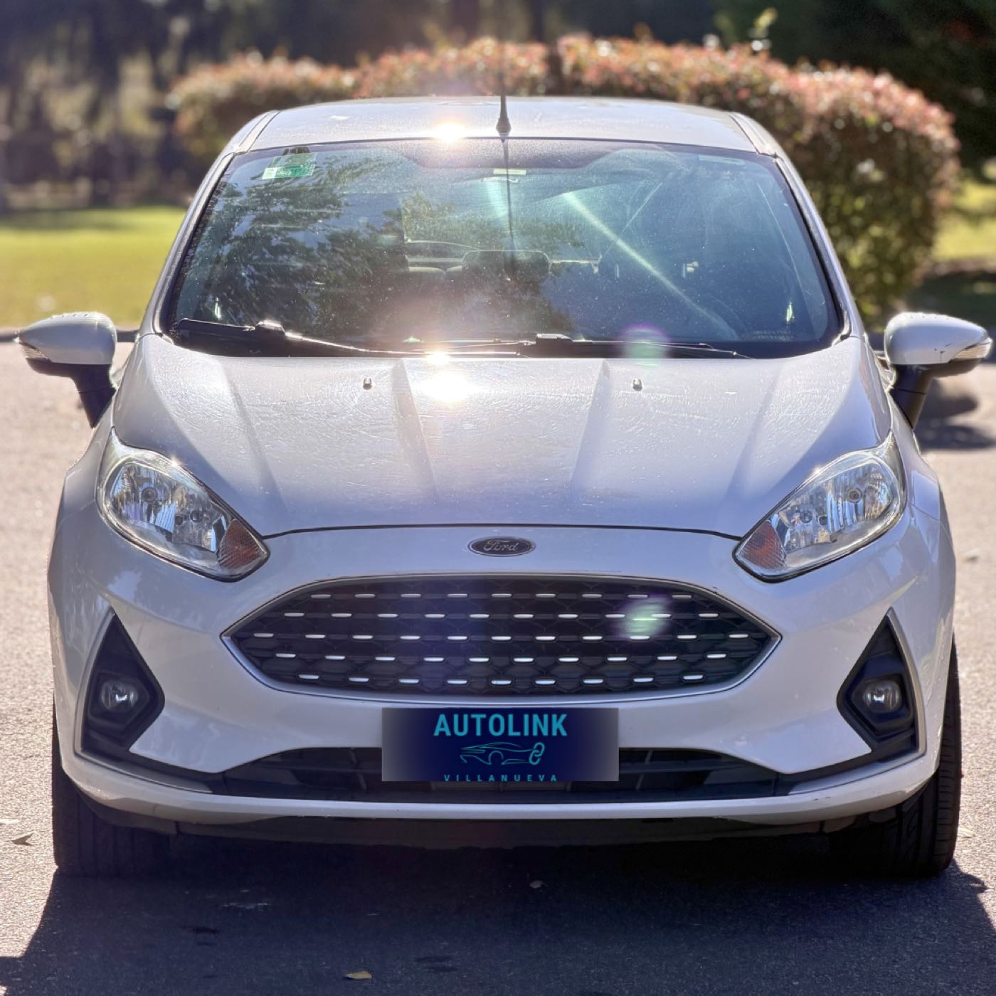 Ford Fiesta Blanco, vista frontal