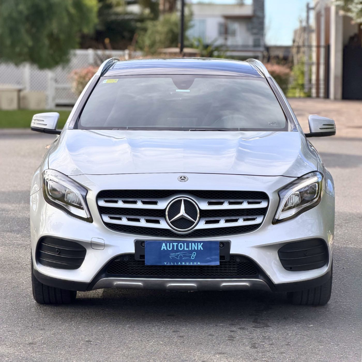 Mercedes-Benz GLA 250 Gris, vista frontal